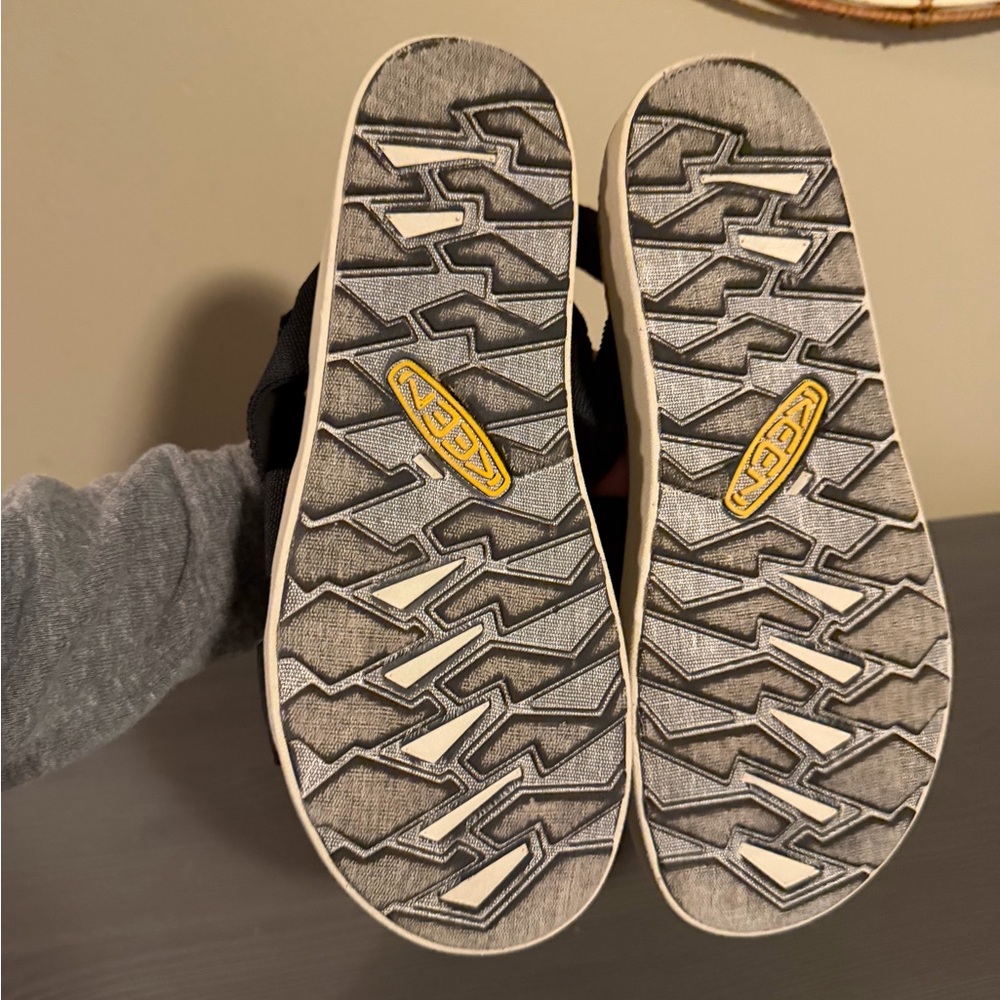 Keen Black Cork-Trim Crisscross Sandals - Picture 9 of 9